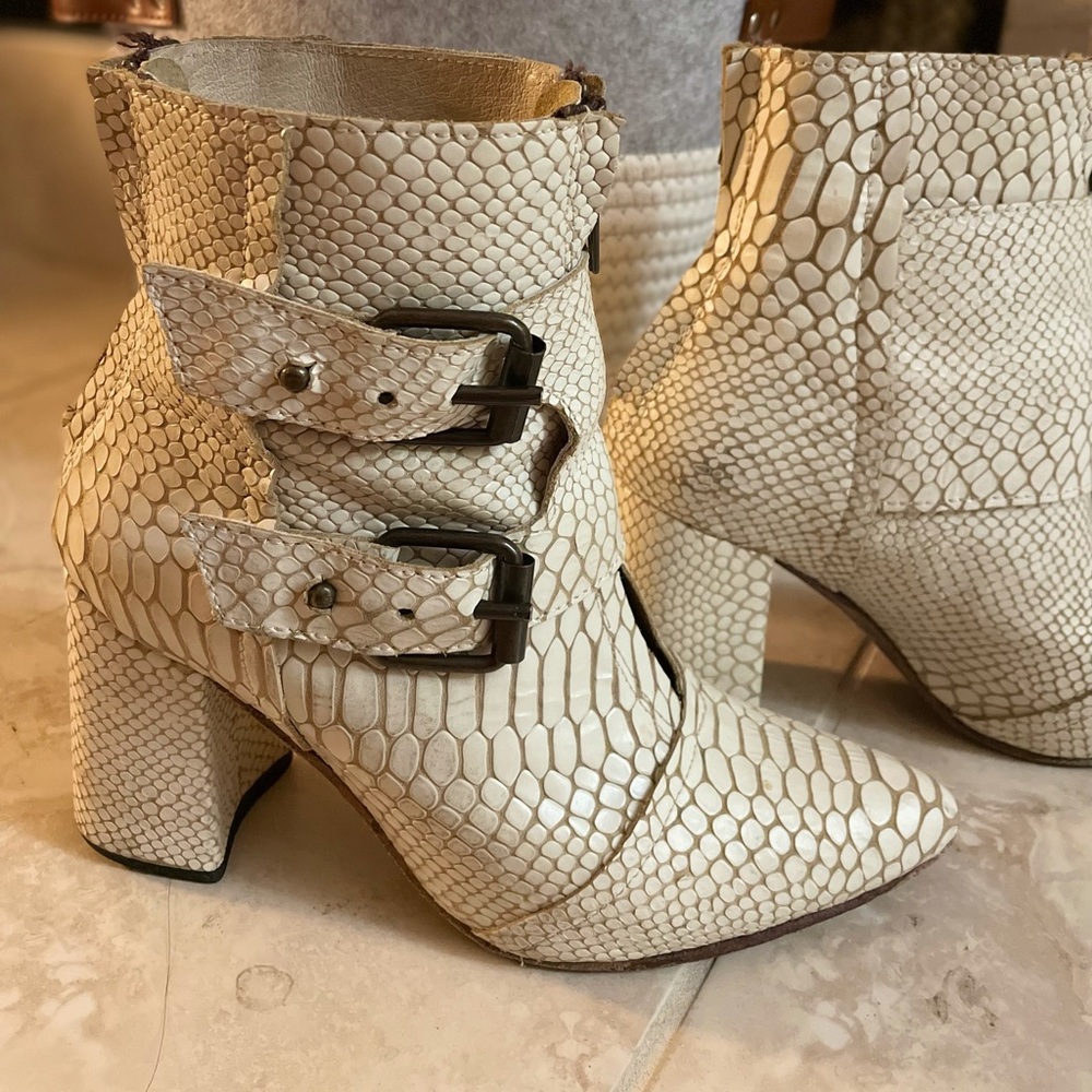 FREE BIRDS BOOTIES (JOEY)